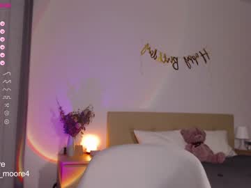 girl
        lumoore cam image #1448856