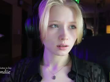 girl
        bestblondiiecb cam image #664104