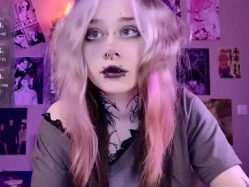 girl
        lollyshy__ cam image #4461034