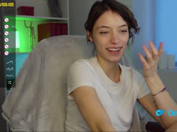 girl
        agelina_summer cam image #409422
