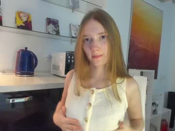 girl
        mysat cam image #2142624