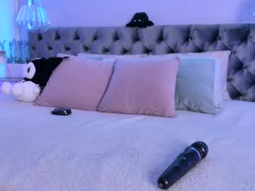 girl
        naomii_soto cam image #3991698