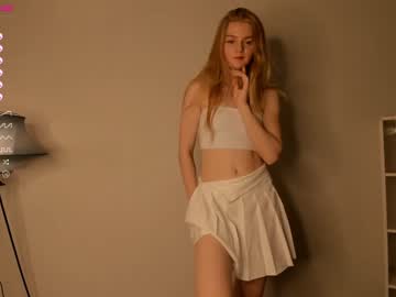 girl
        joannsbailey cam image #635539