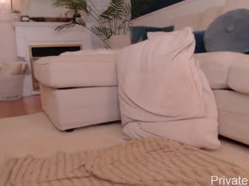 girl
        lucydalton cam image #4236270