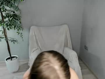 girl
        linettegrandon cam image #4110341