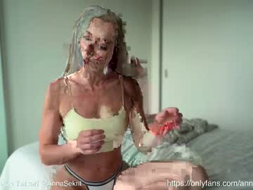 girl
        annasekrit cam image #1371831