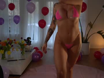 girl
        lace___ cam image #2449135