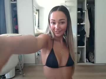 girl
        luvlivvyy cam image #3906435