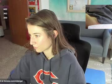 girl
        cidergal69 cam image #3981764