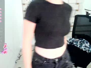 girl
        stasy_clapp cam image #3122857
