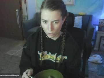 girl
        cidergal69 cam image #3667234