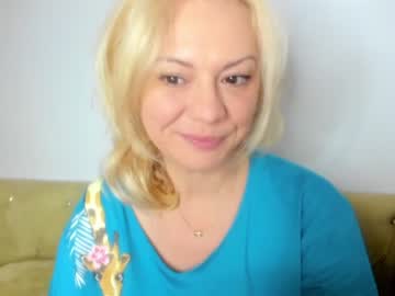 girl
        kiradivine cam image #218712