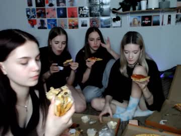 couple
        _reverse_gang_ cam image #1587277