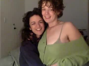 couple
        cosmicqueers cam image #1627492