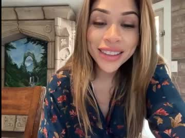girl
        lexi_sky23 cam image #4637418