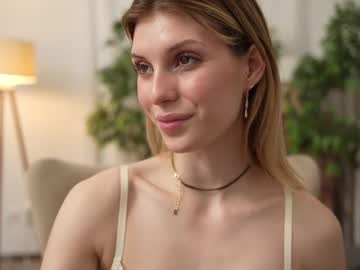 girl
        refined_style cam image #4468127