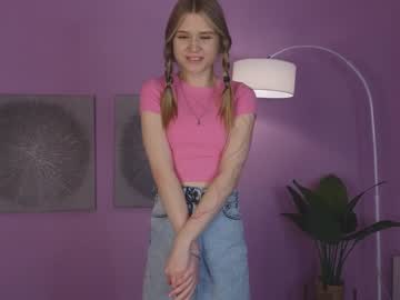 girl
        alisia_spinnet cam image #1968232