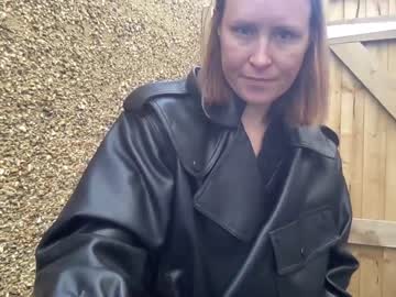 girl
        eatmypie69 cam image #1725080