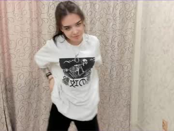 girl
        trendsetter_girl cam image #1536914
