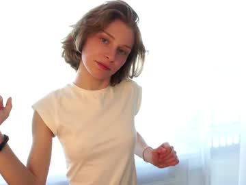 girl
        brittcollinge cam image #4603330