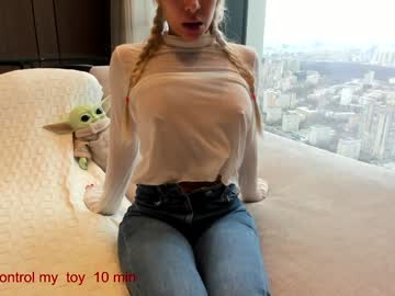 girl
        carolinaherera cam image #4247594