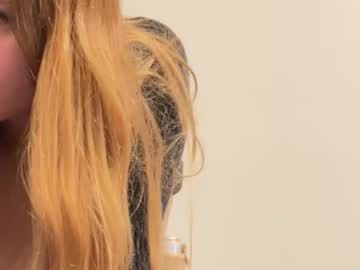 girl
        ashleytayxo cam image #1503229