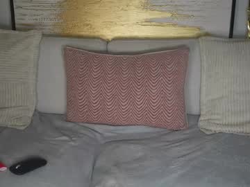 girl
        hotbella_ cam image #3770384