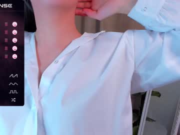 girl
        dufni_duff cam image #2372625