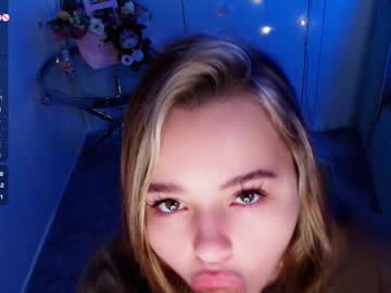 girl
        melissabowen cam image #3849563
