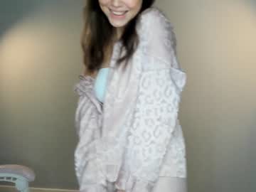 girl
        brittcubitt cam image #2395062