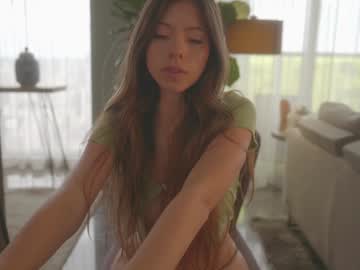 girl
        emma_lu1 cam image #4220303