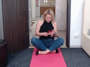 girl
        carmela_fox cam image #562781