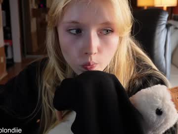 girl
        bestblondiiecb cam image #3201447