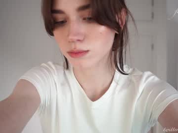 girl
        luna_ai cam image #4053226
