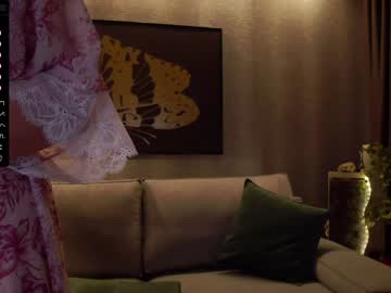 girl
        karrin cam image #1392413