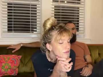 couple
        tellmetaji cam image #1862647