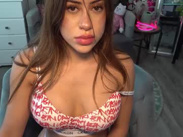 girl
        beyllove_d cam image #2247584