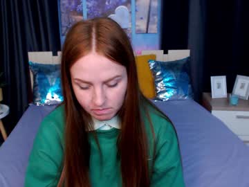 girl
        evarey_ cam image #1844192