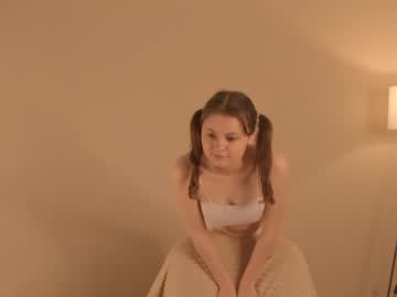 girl
        winniewest_ cam image #954670