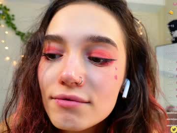 girl
        breeding_material cam image #3909796