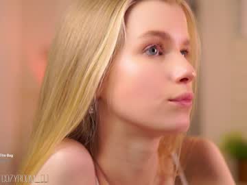 girl
        brave_journey cam image #4475099