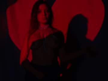 girl
        kittycaitlin cam image #2506340