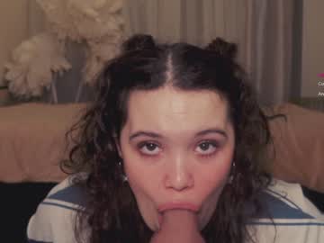 girl
        chery_lady22 cam image #2139997