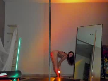 girl
        _meganmeow_ cam image #1047600
