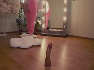 girl
        chery_lady22 cam image #2906924