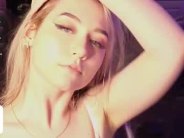 girl
        owlluree cam image #2713399