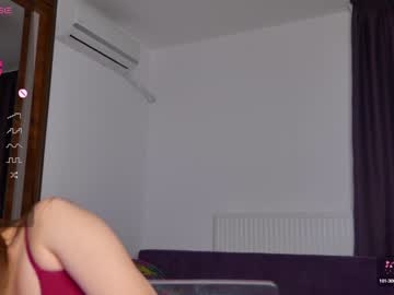 girl
        fazeyj cam image #2645543