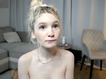 girl
        risingdawnn cam image #4150652