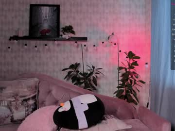 girl
        lika_moon cam image #748483