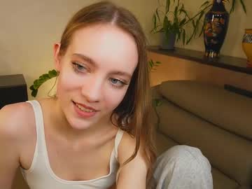 girl
        sunnivaharder cam image #4340355